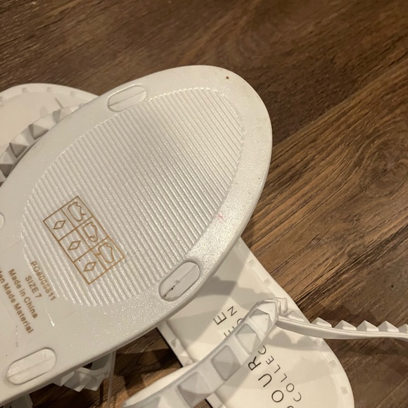 Sandals - Picture 3 of 3